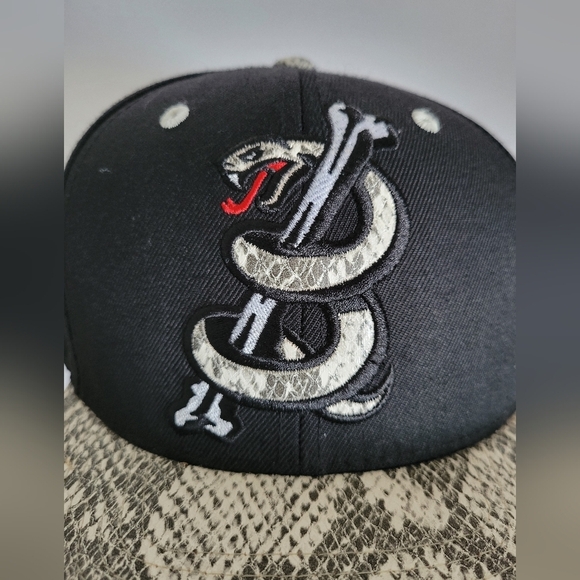 Bait Snake Logo Mens Snapback Faux Snakeskin Flat Brim Hat - Picture 3 of 7